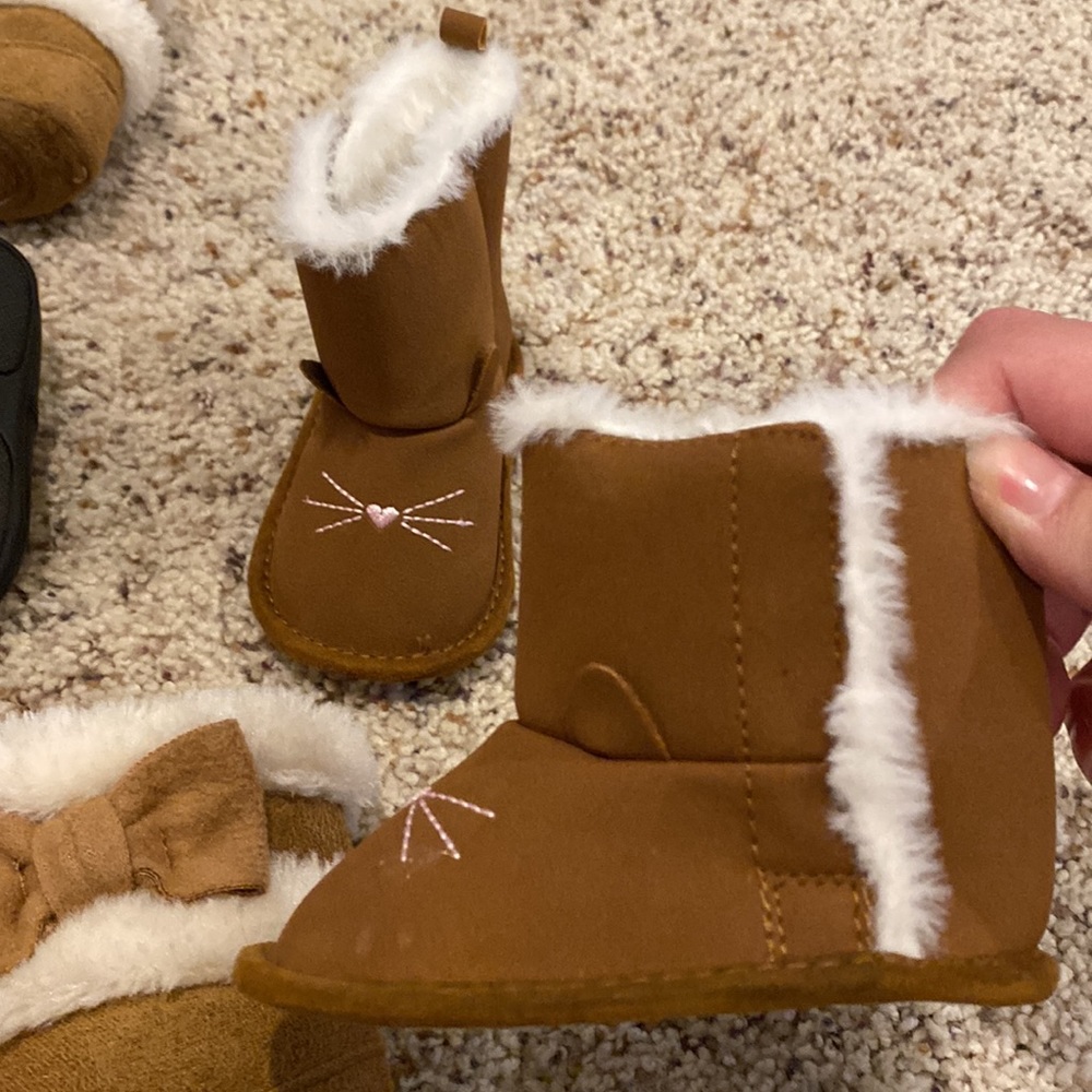 • Baby Shoes • - Picture 4 of 5